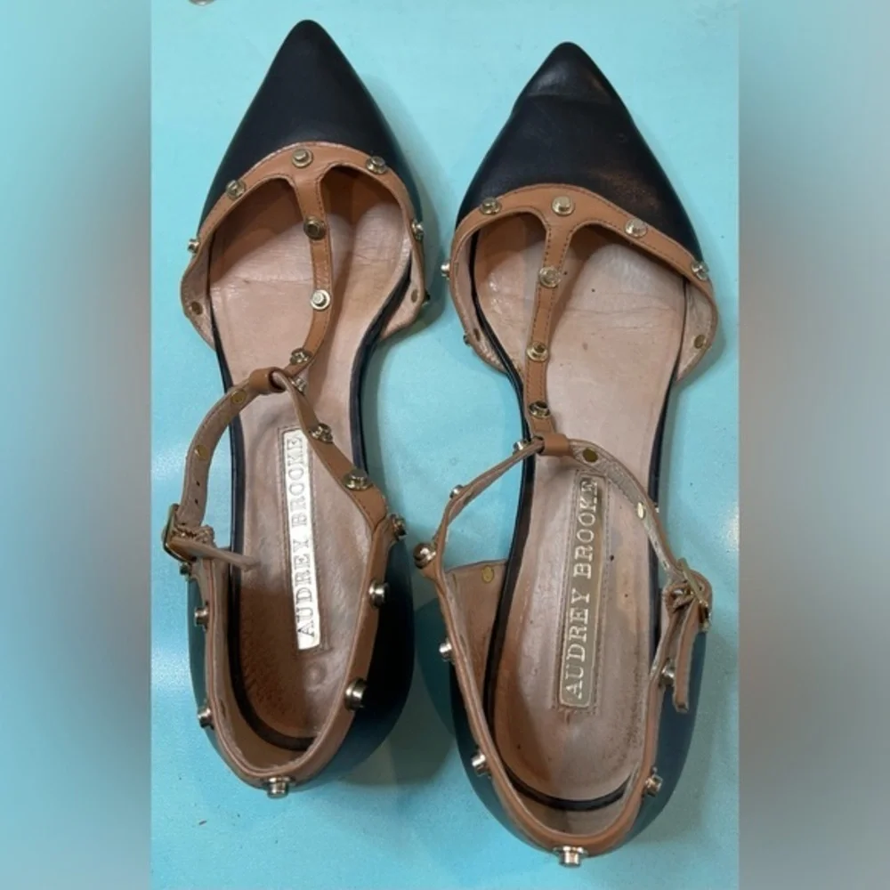 Audrey‎ Brooke ‘NIKKI’ Black/Tan Leather Gold Studded Flats size 8 M